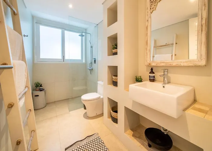 Villa Sunsara 4 - Enchanting 4br In A Great Location Canggu